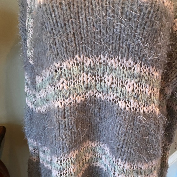 Free People Linus Pink and Grey Fuzzy Sweater M 0599 - Picture 6 of 6